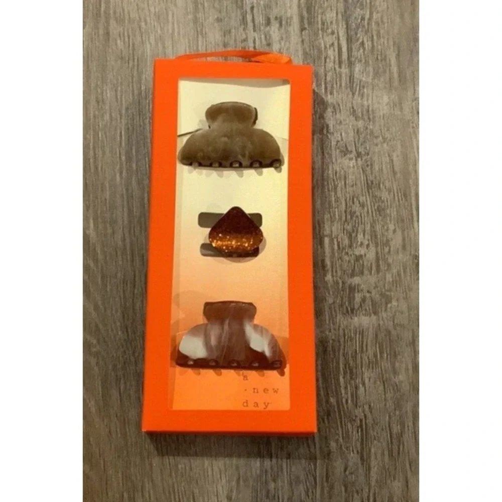 A‎ New Day 3 pk Plastic Hair Clips Boxed Set